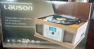 Tocadiscos de madera en perfecto estado