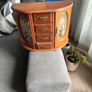 Joyero de madera con música