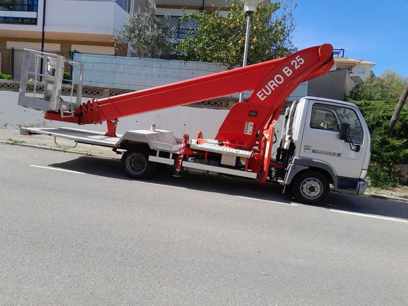 Nissan Cabstar 2003 - foto 1
