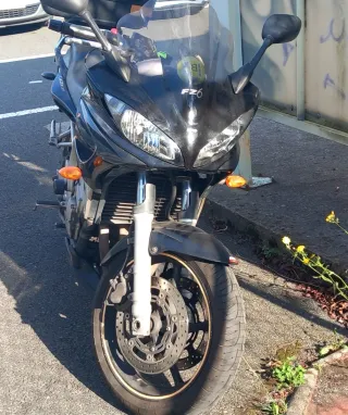 Yamaha FZ6S Negra y Plateada