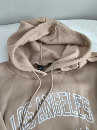 Lote de ropa deportiva o casual.