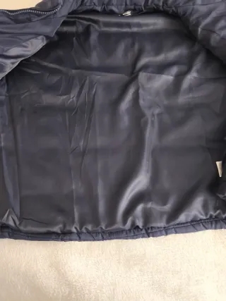 Lote de ropa deportiva o casual.