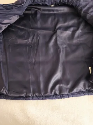 Lote de ropa deportiva o casual.