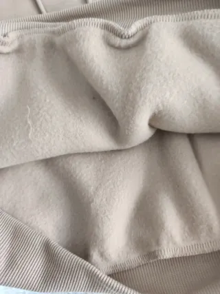 Lote de ropa deportiva o casual.