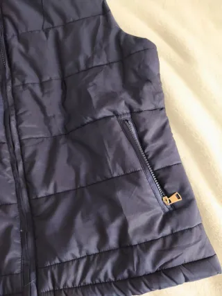 Lote de ropa deportiva o casual.