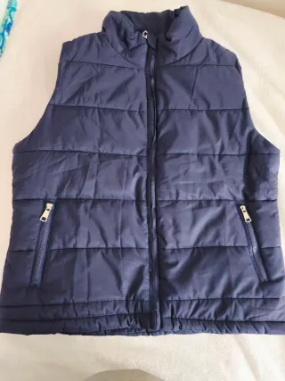 Lote de ropa deportiva o casual.