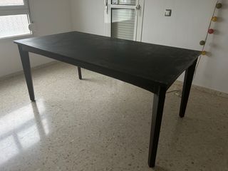Mesa de comedor negra