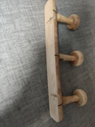 Perchero de madera con 3 colgadores