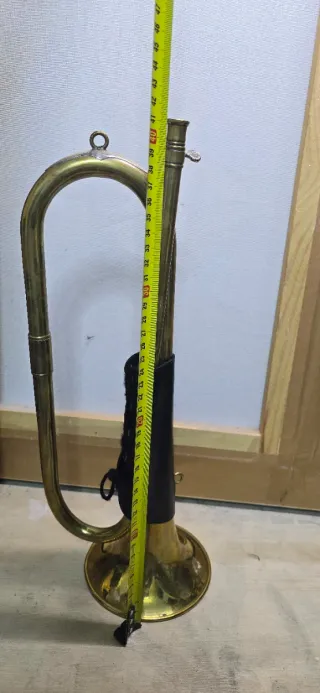 Corneta larga marca Monci con funda