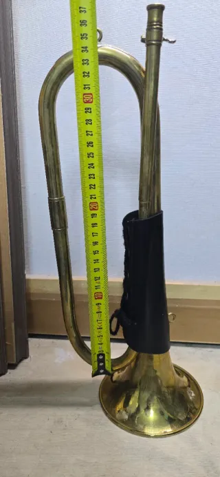 Corneta larga marca Monci con funda