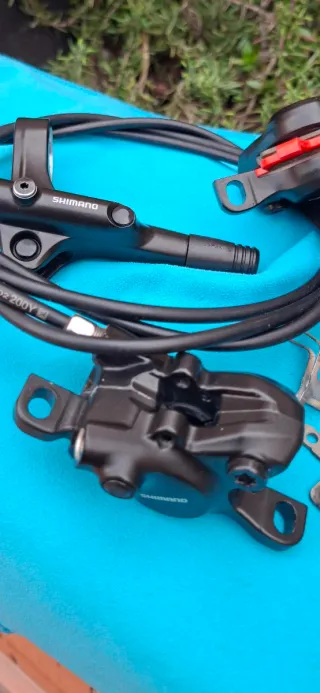 Frenos Shimano MT200