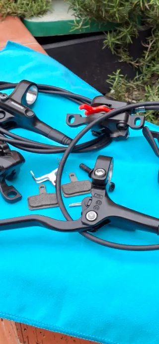 Frenos Shimano MT200