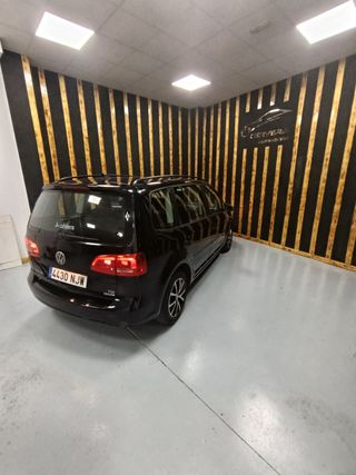 Volkswagen Touran 2011