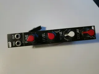 Módulo Eurorack 808 Kick Drum Noisy Fruits Lab