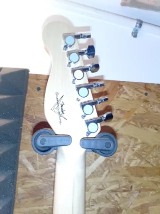 Guitarra Eléctrica Amarilla