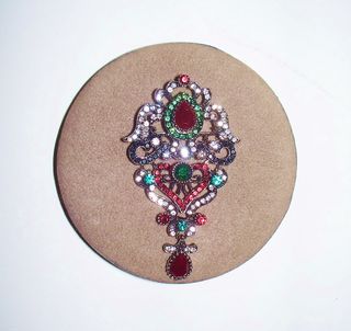 Spilla pendente con pietre