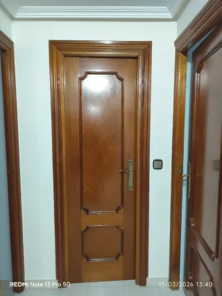 Puert. de madera y cristal Las bajo todas a 30 c/u