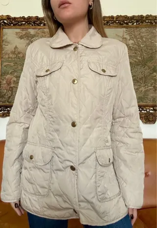 Giubbotto trapuntato beige con bottoni dorati