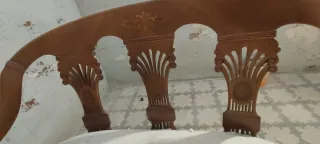 Diván de madera con estructura perfecta