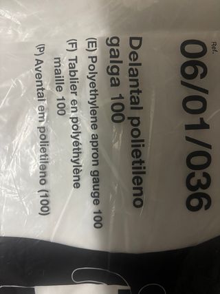 Delantal polietileno blanco. 100 unidades x 4