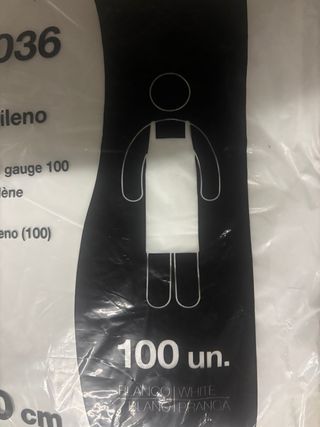 Delantal polietileno blanco. 100 unidades x 4
