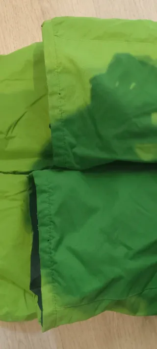 Mono de esquí verde. Talla 14 años.