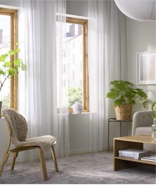 Pack de 2 unidades de cortinas blancas de tul .