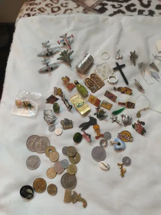 Lott di oggetti antichi: aerei, monete, ecc.