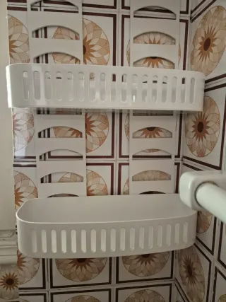 Estantería de baño con cesta