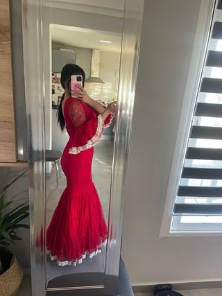 Traje de flamenca rojo volantes