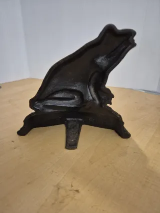 Antigua rana tope de puerta hierro fundido
