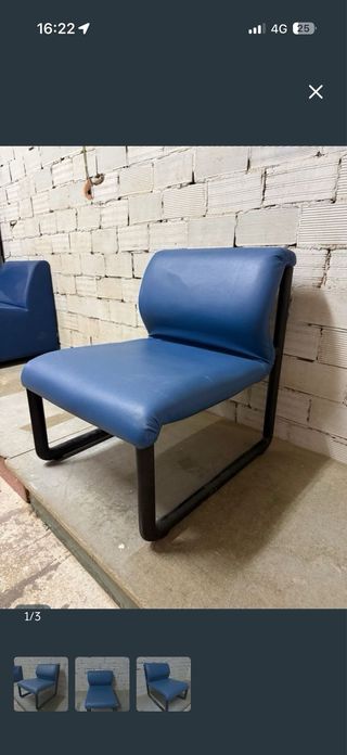 Sillones azules y negros