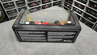 Ferrari F2002 Schumacher 1:18 Hotwheels