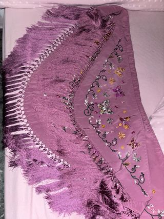 Mantoncillo flamenca bordado mariposa madre e hija