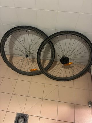 Juego llantas y cubiertas bicicleta 26”