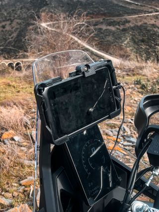 Soporte Tablet para Moto - Fibra de carbono