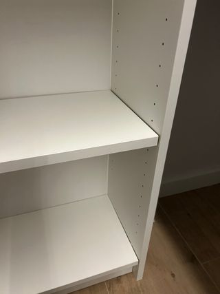 Estantería blanca de madera