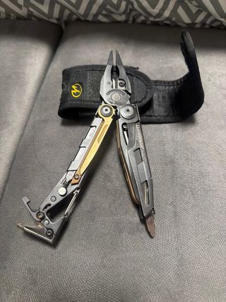 Leatherman MUT Negra