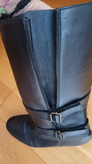 Botas altas de piel negras
