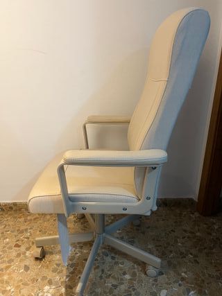 Silla de escritorio beige y gris
