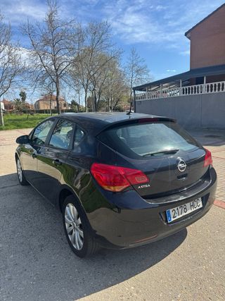 Opel Astra 2011