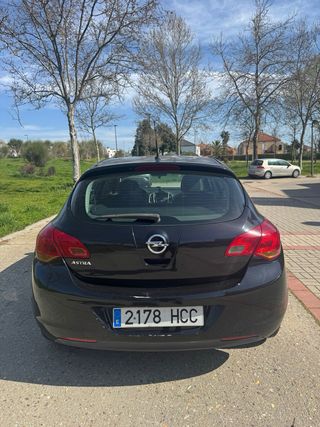 Opel Astra 2011