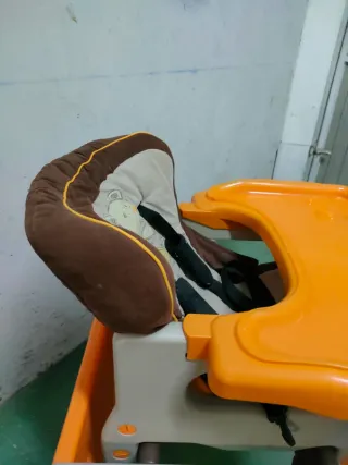 Trona de bebe de la marca JANE