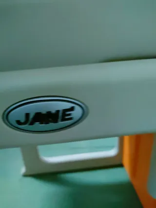Trona de bebe de la marca JANE
