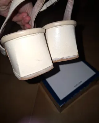 Zapatos abiertos piel color beige