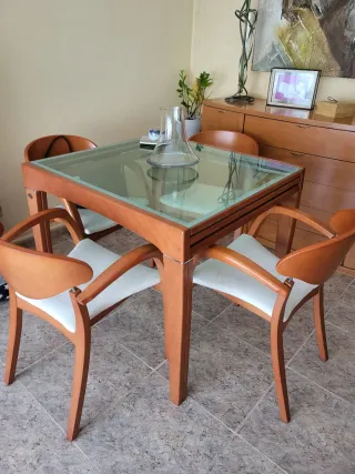 Mesa y 4 Sillas Madera Cerezo.