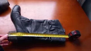 Botas altas de piel negras