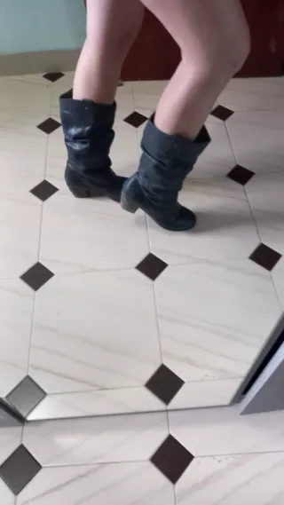 Botas altas de piel negras