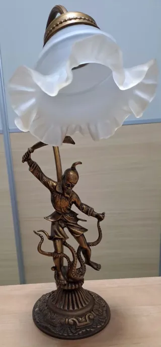 Lámpara Vintage Figura Hombre y Serpiente