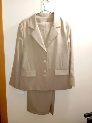 Traje de chaqueta beige mujer